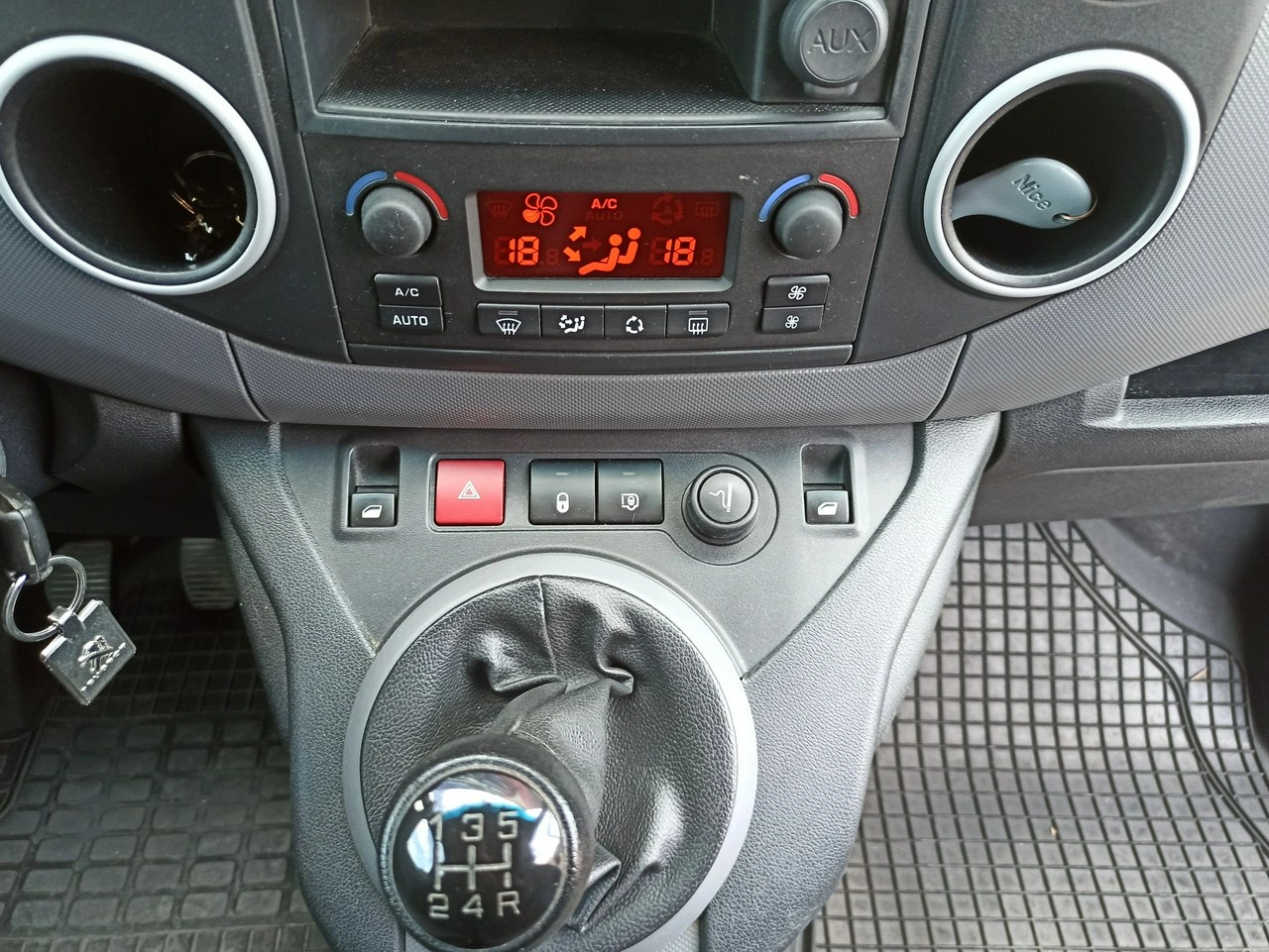 Peugeot Partner - Zdjęcie 12