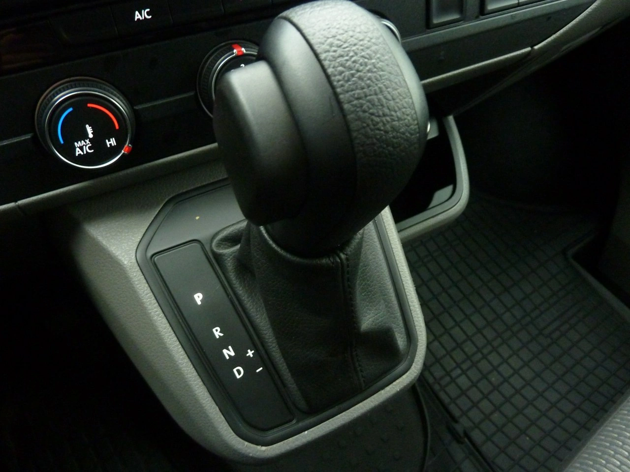 Volkswagen Transporter - Zdjęcie 24