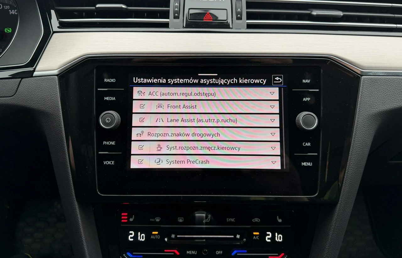 Volkswagen Passat - Zdjęcie 24