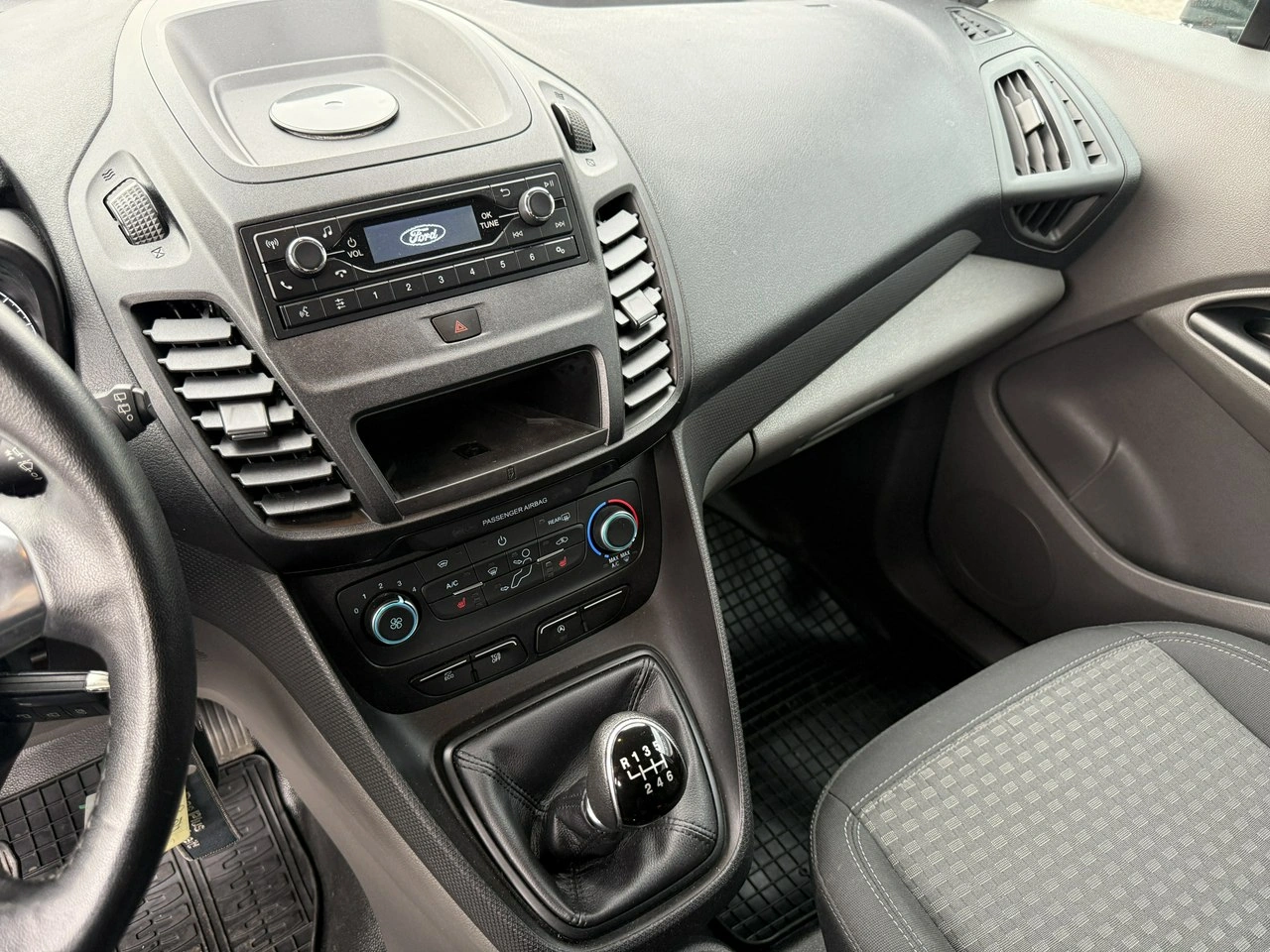 Ford Tourneo Connect - Zdjęcie 18