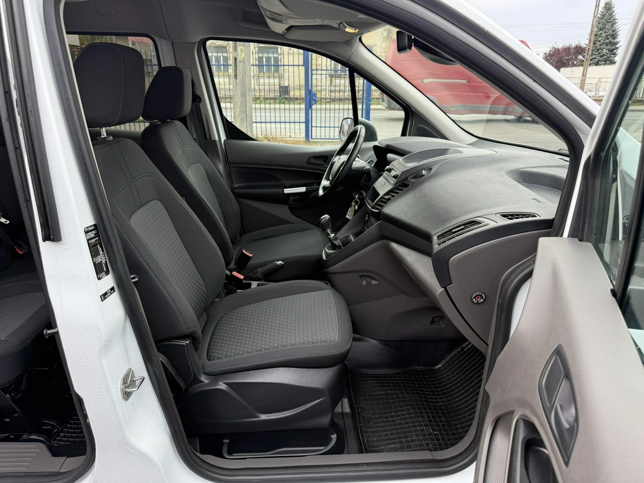 Ford Tourneo Connect - Zdjęcie 25