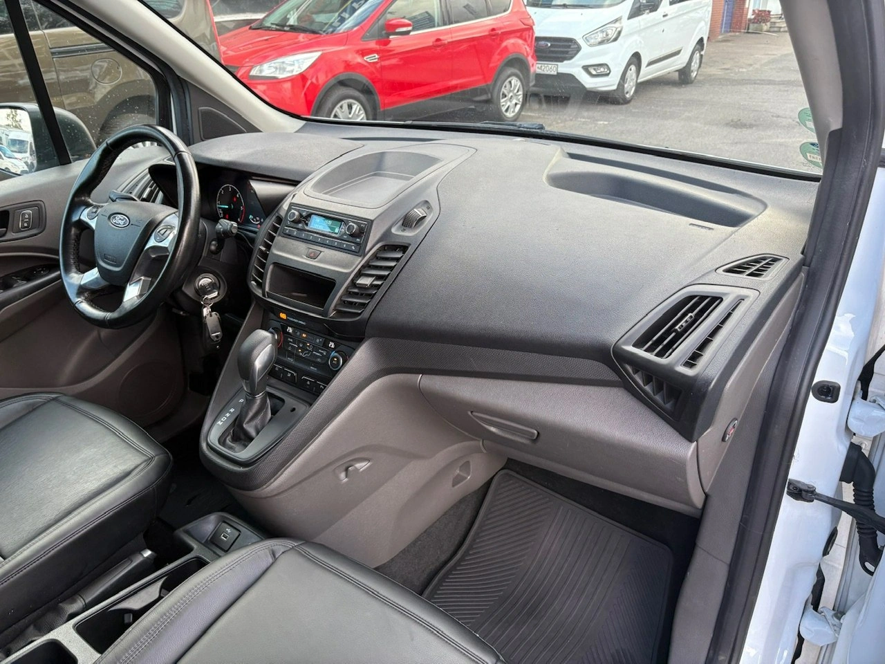 Ford Tourneo Connect - Zdjęcie 25