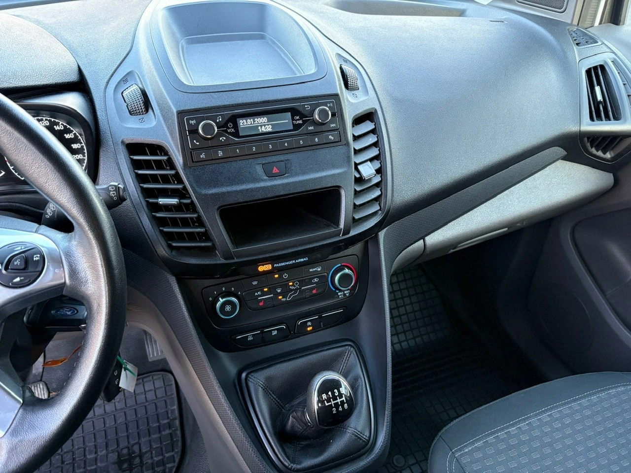 Ford Tourneo Connect - Zdjęcie 22