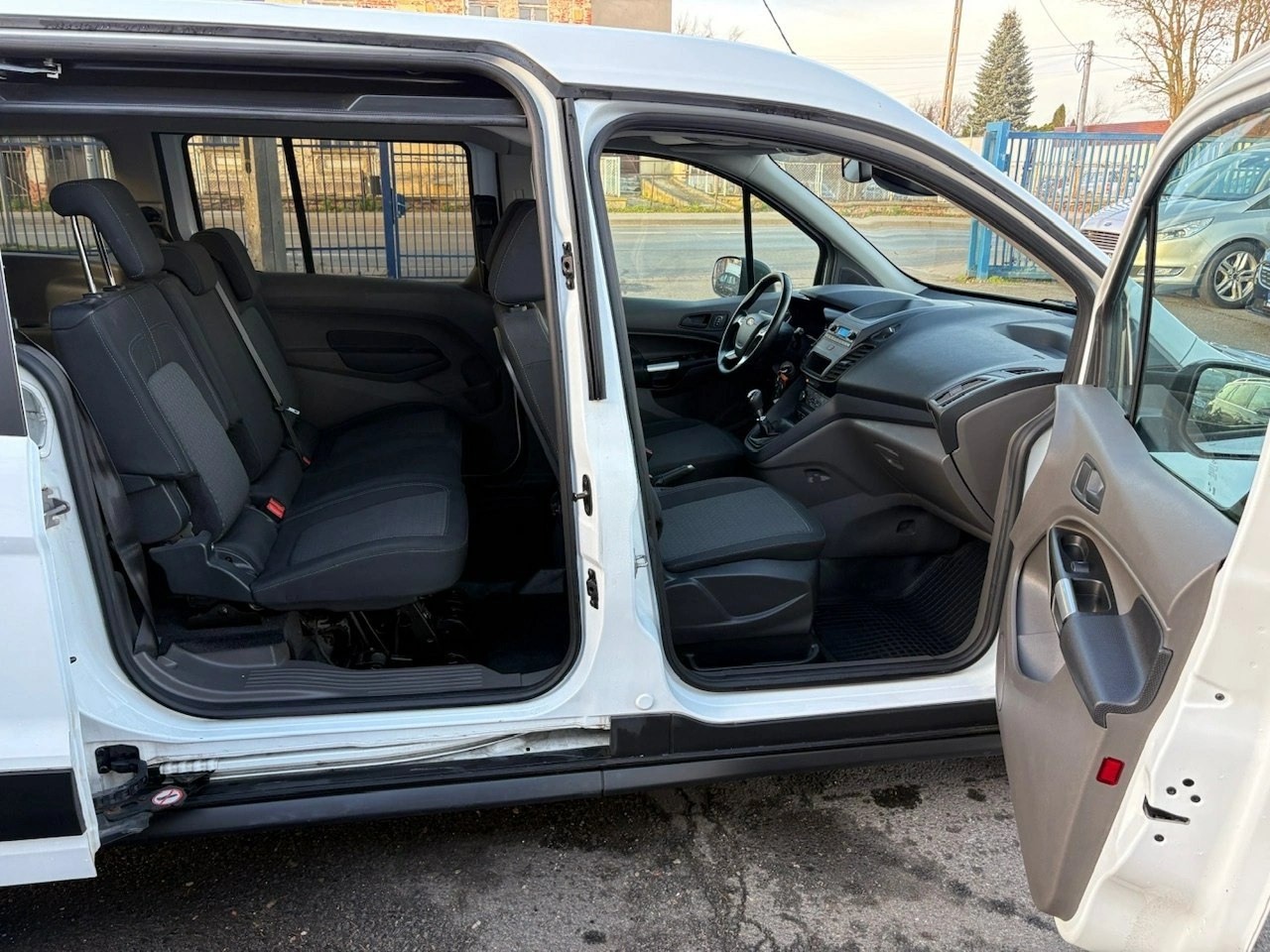 Ford Tourneo Connect - Zdjęcie 26