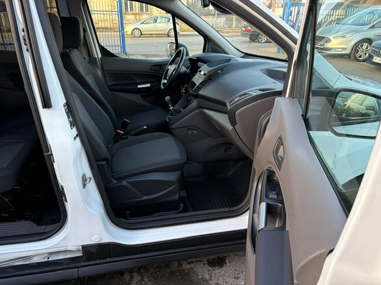 Ford Tourneo Connect - Zdjęcie 27