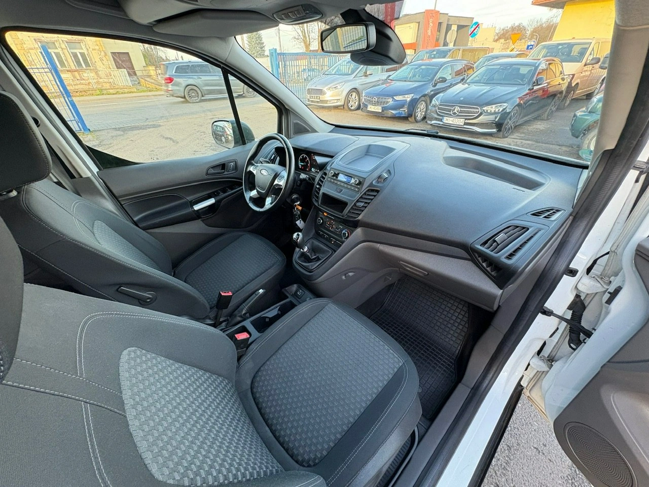 Ford Tourneo Connect - Zdjęcie 28