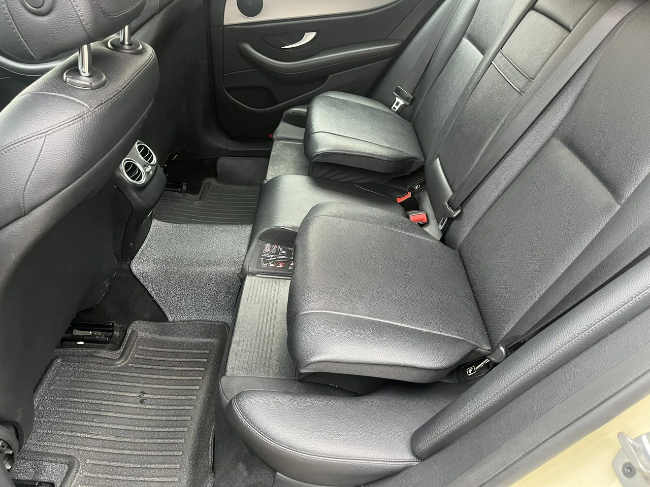 Mercedes E 220 - Zdjęcie 9