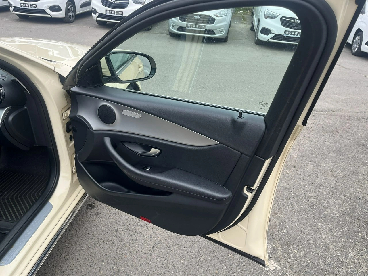 Mercedes E 220 - Zdjęcie 12