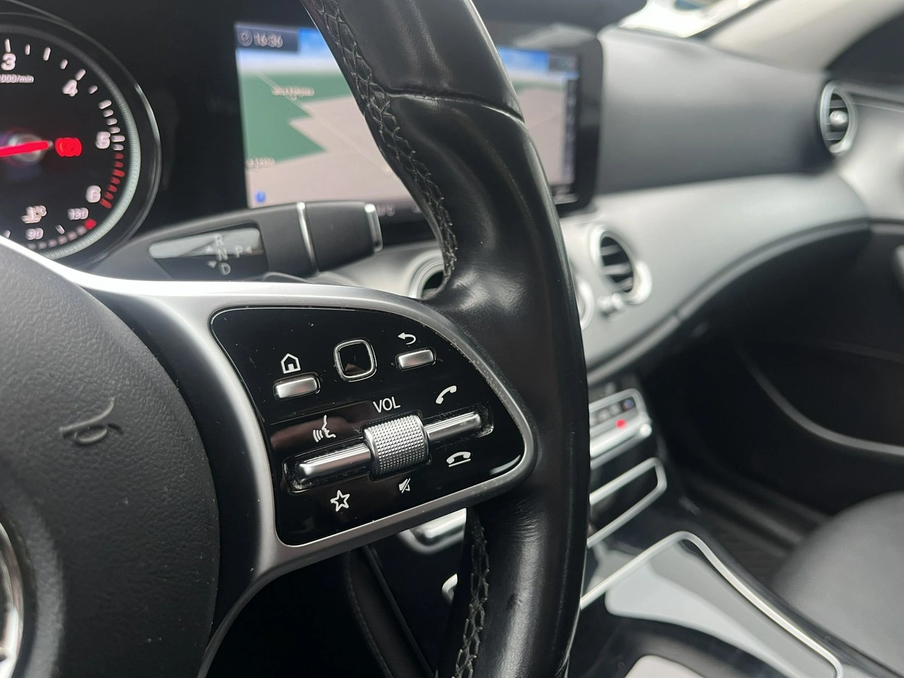 Mercedes E 220 - Zdjęcie 28