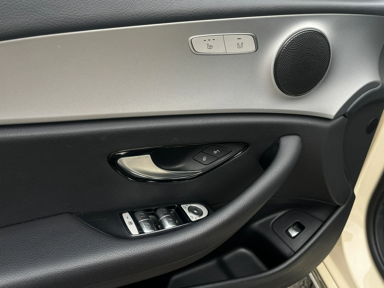 Mercedes E 220 - Zdjęcie 6