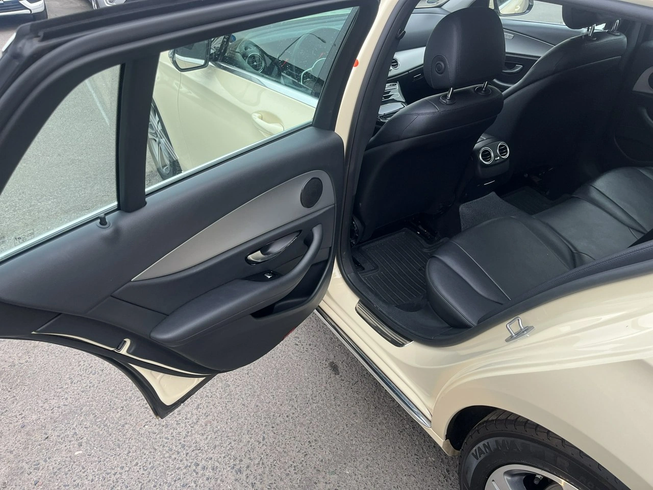 Mercedes E 220 - Zdjęcie 7