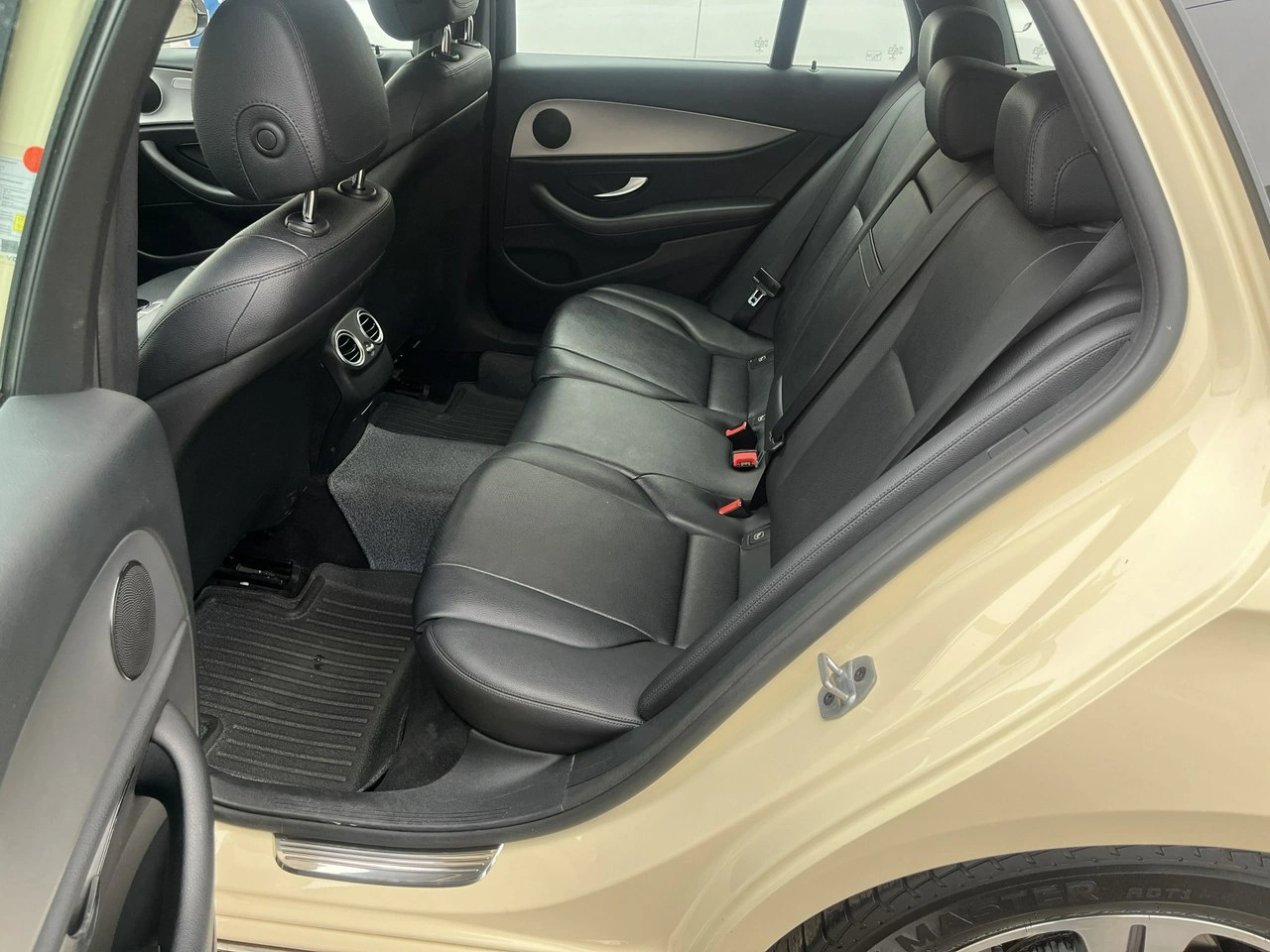 Mercedes E 220 - Zdjęcie 8