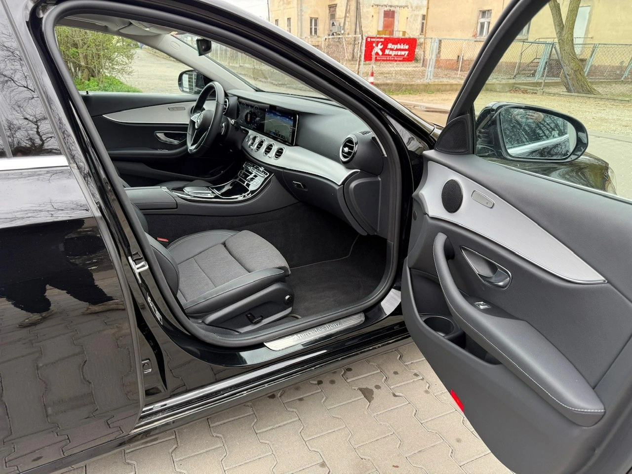 Mercedes E 300 - Zdjęcie 23