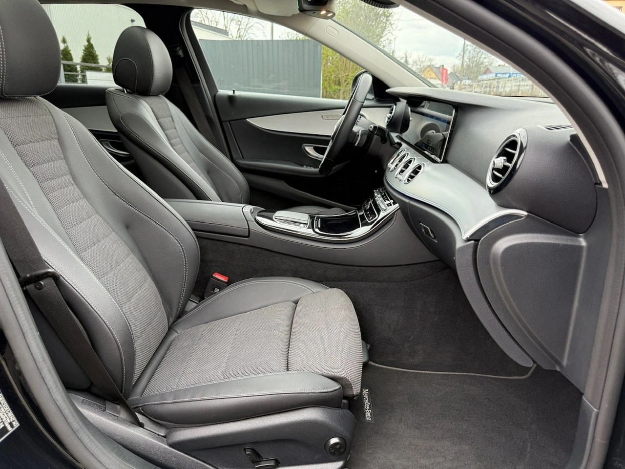 Mercedes E 300 - Zdjęcie 25