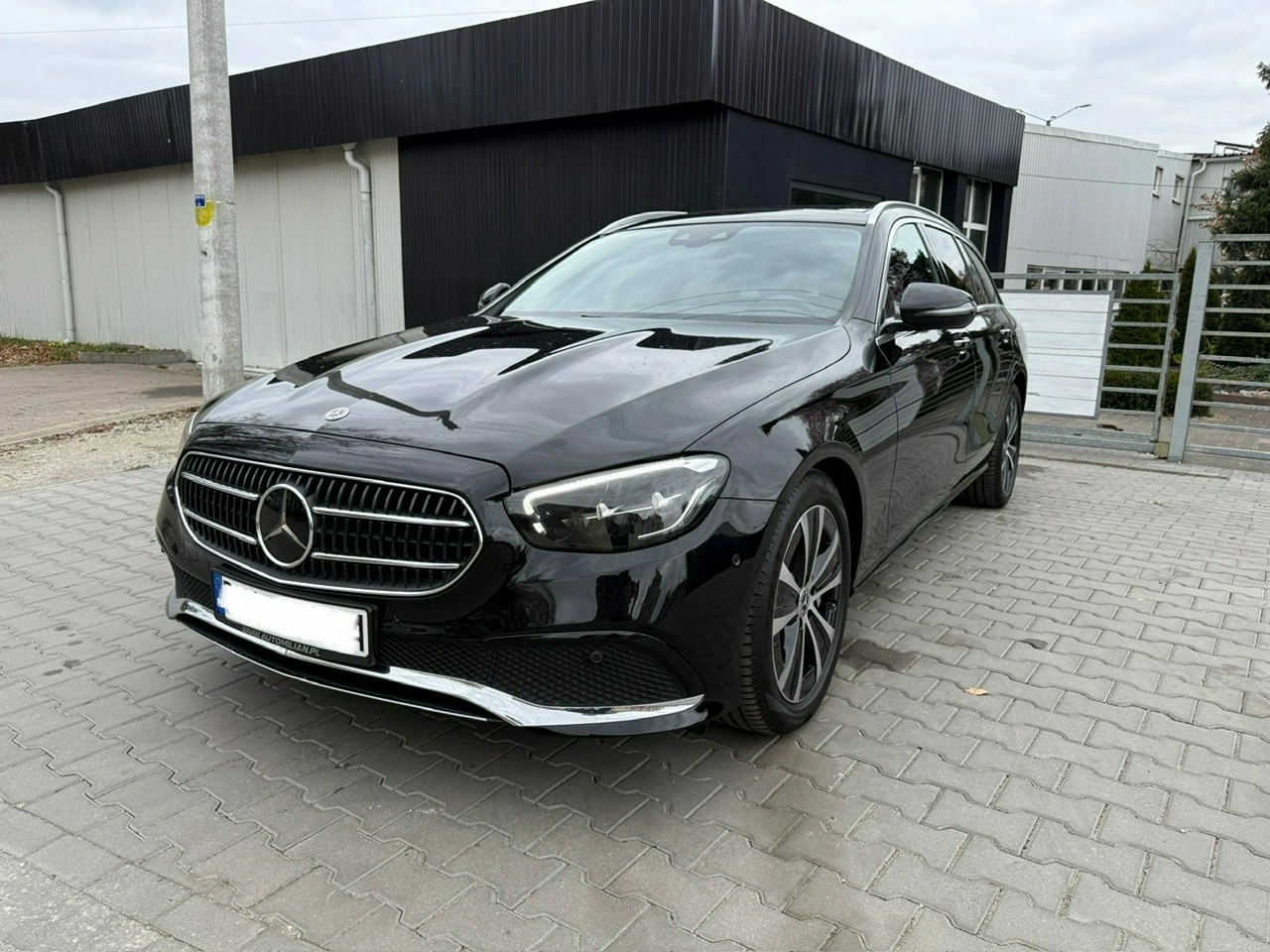 Mercedes E 300 - Główne zdjęcie