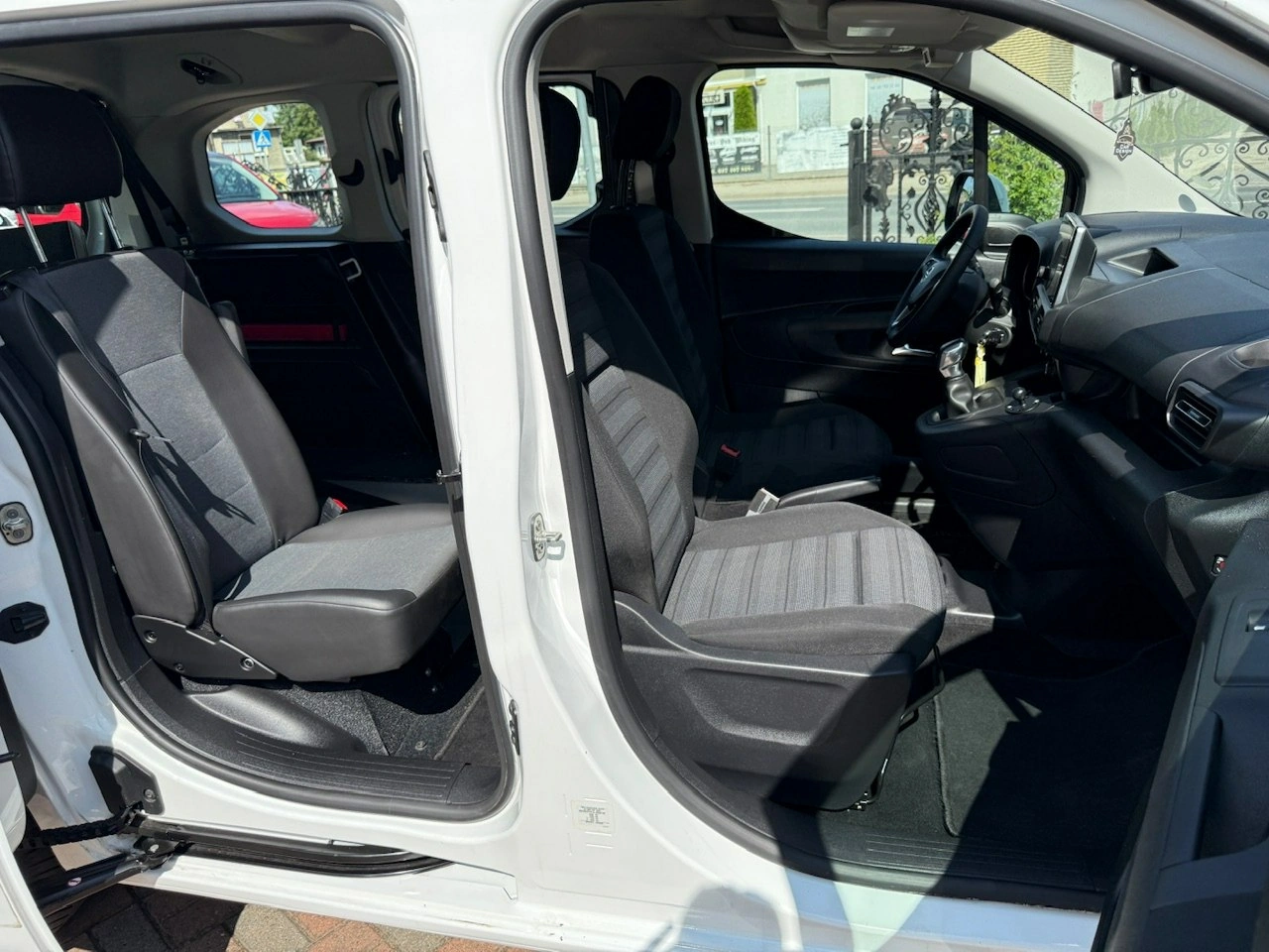 Opel Combo Life - Zdjęcie 22