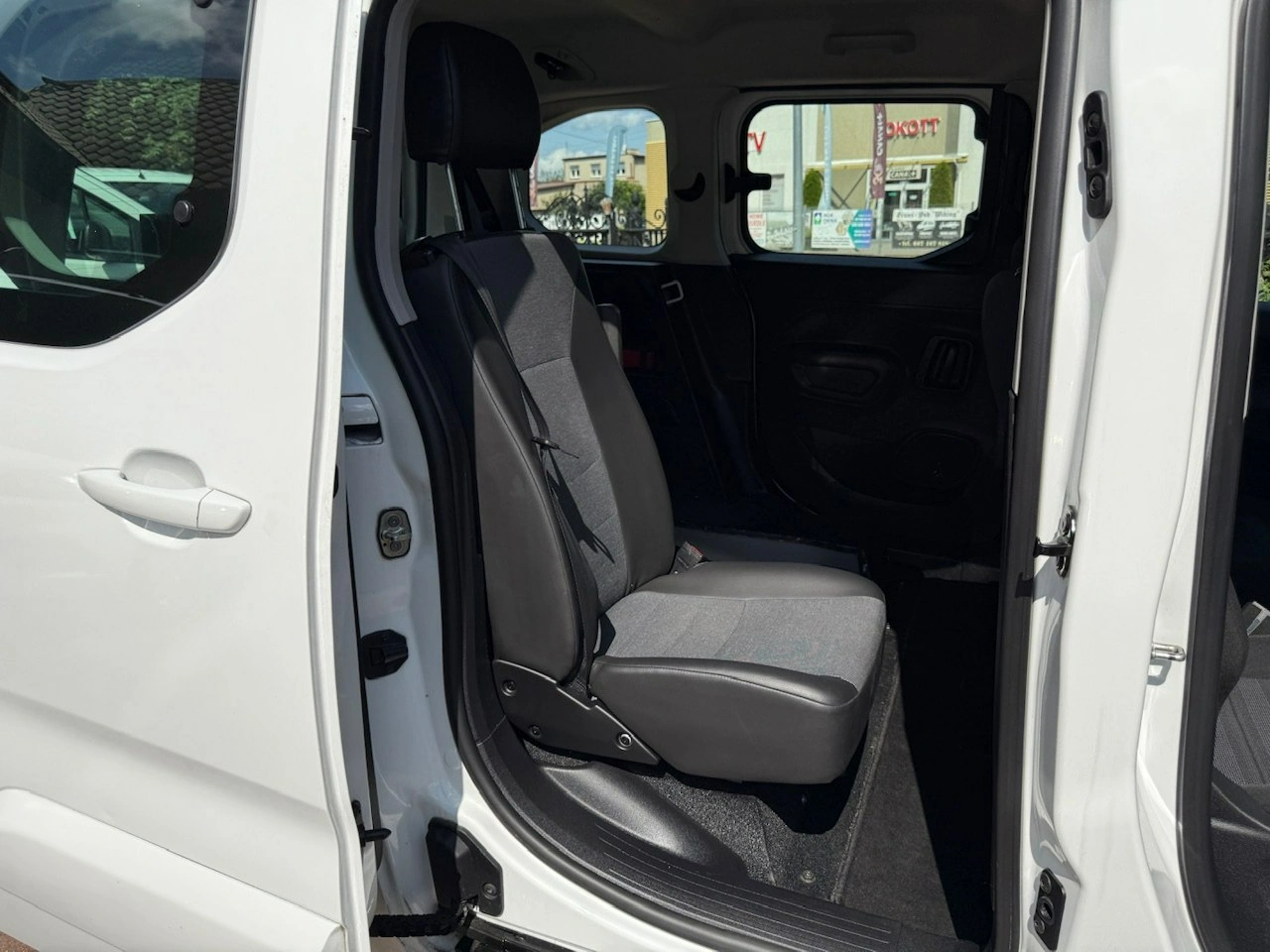 Opel Combo Life - Zdjęcie 24