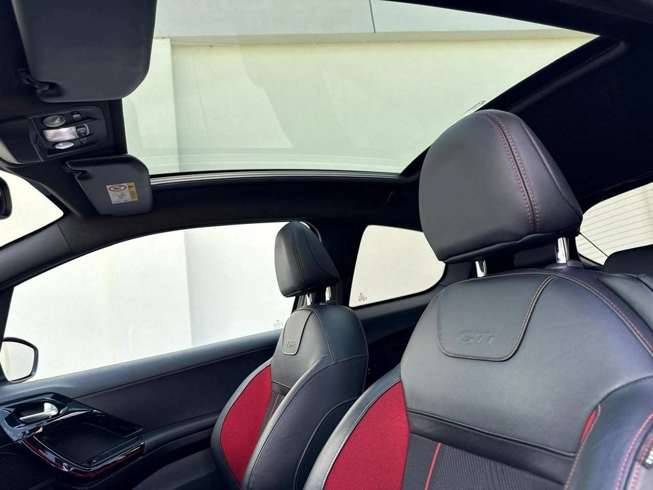 Peugeot 208 - Zdjęcie 14