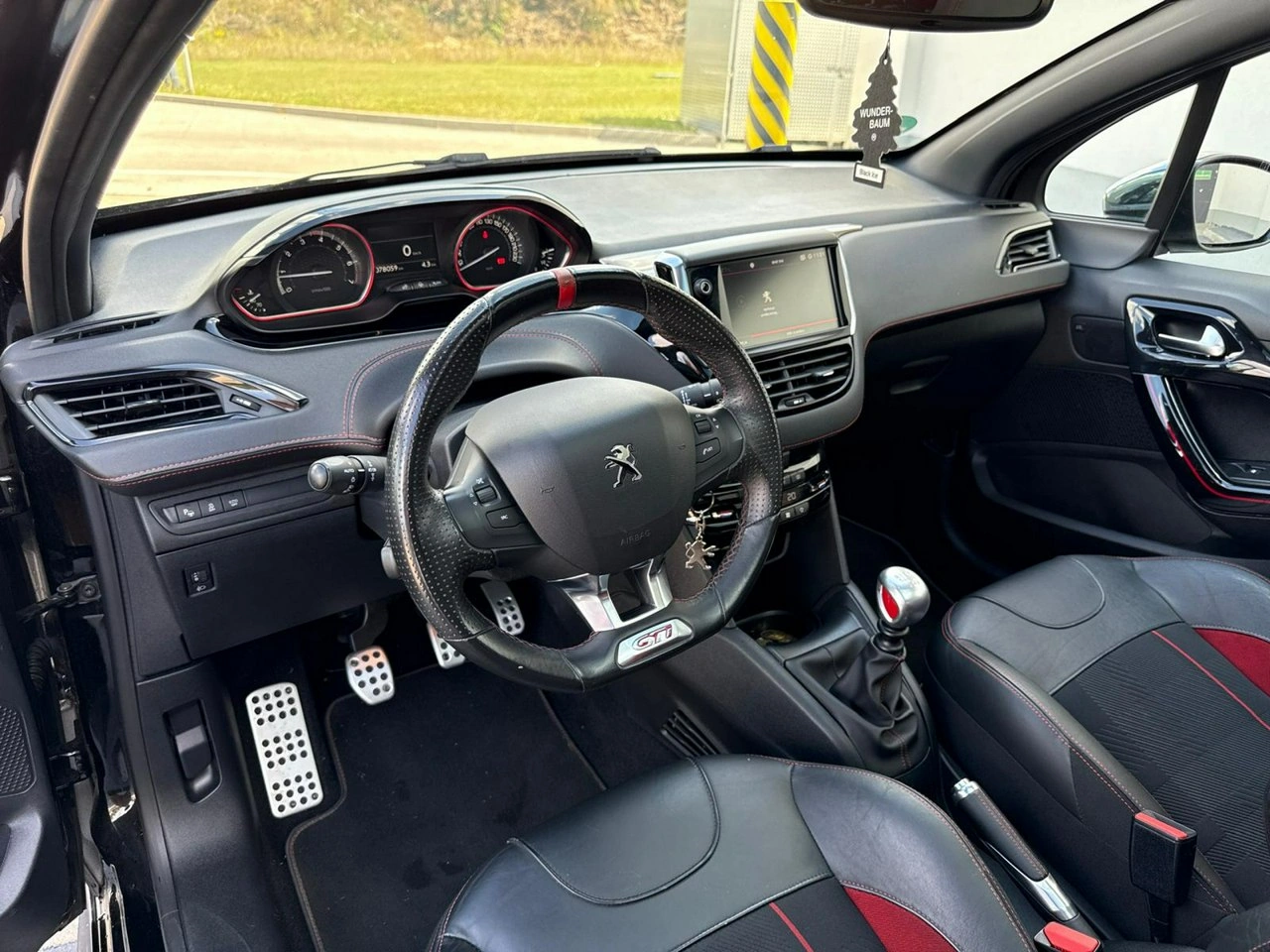 Peugeot 208 - Zdjęcie 15