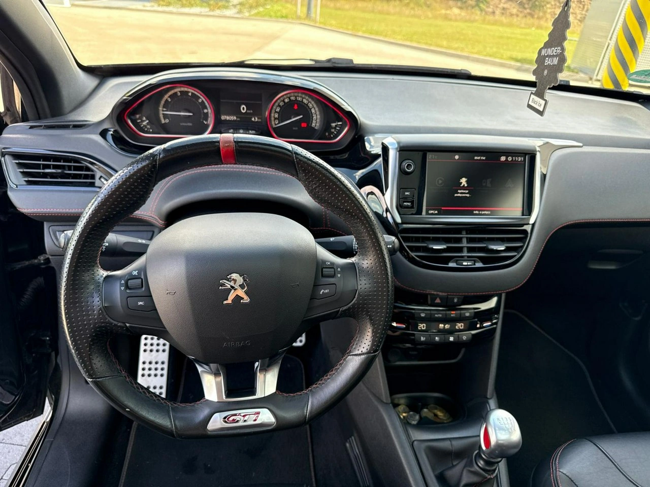 Peugeot 208 - Zdjęcie 17