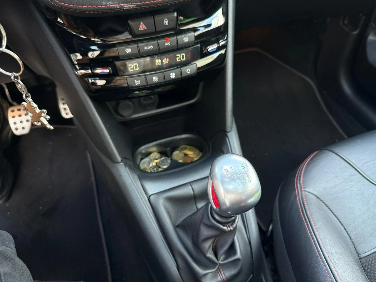 Peugeot 208 - Zdjęcie 28