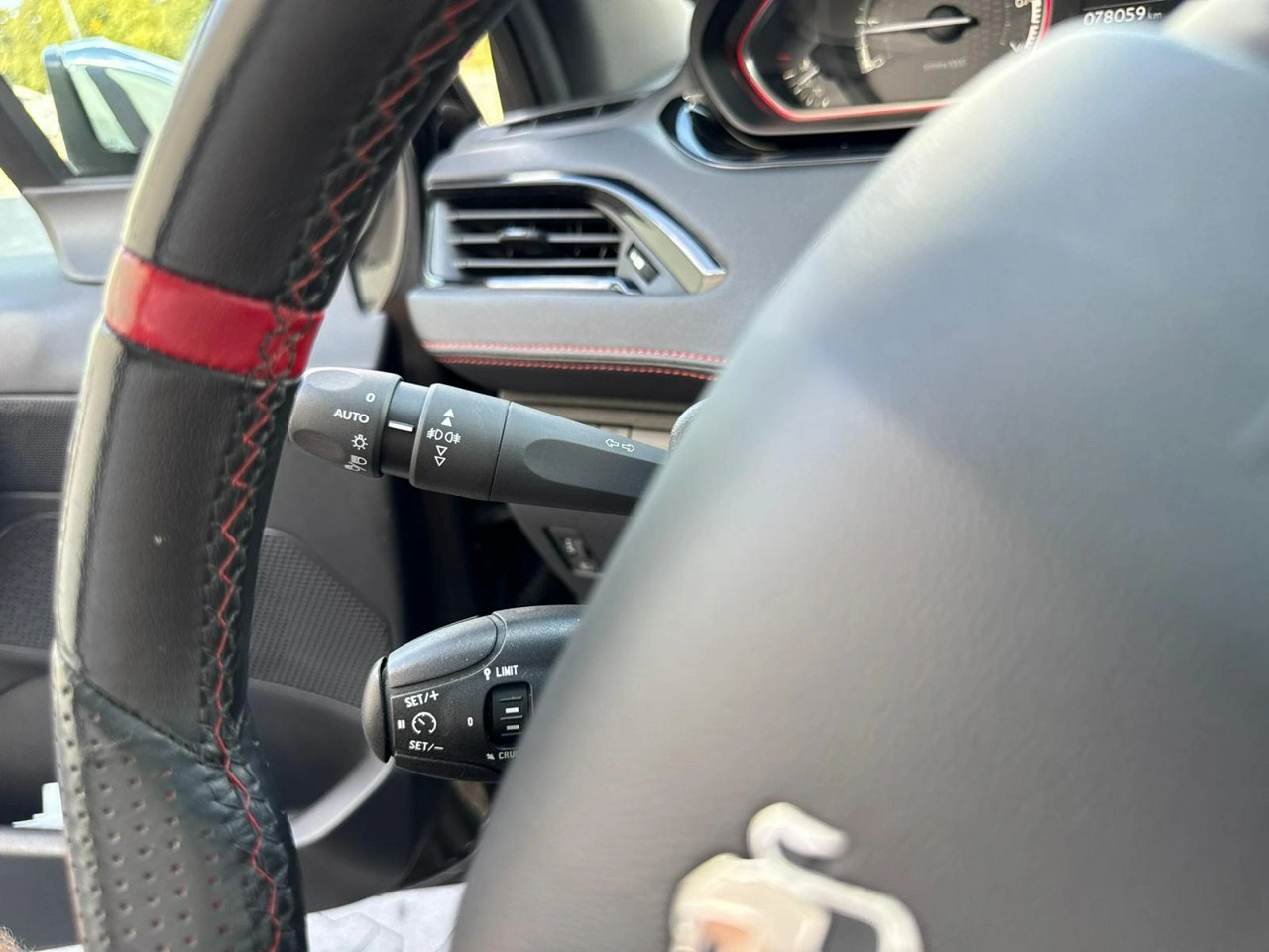 Peugeot 208 - Zdjęcie 30