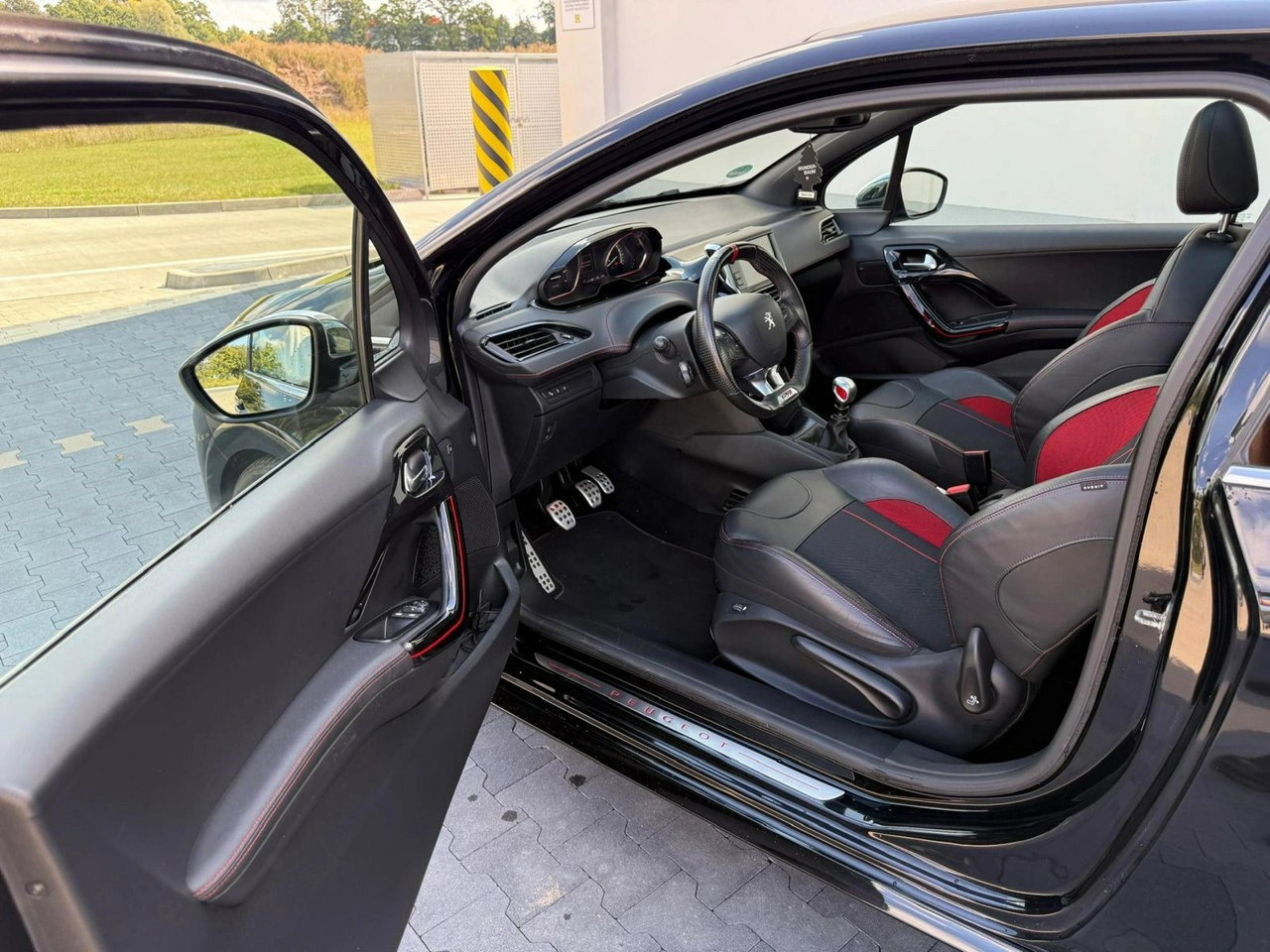 Peugeot 208 - Zdjęcie 33