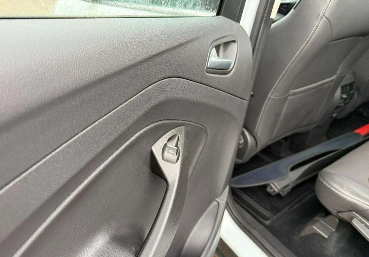 Ford Kuga - Zdjęcie 15