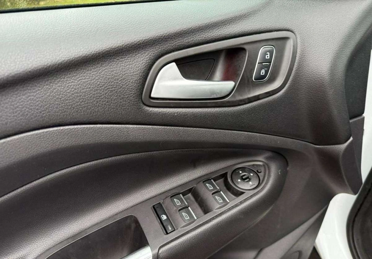 Ford Kuga - Zdjęcie 17