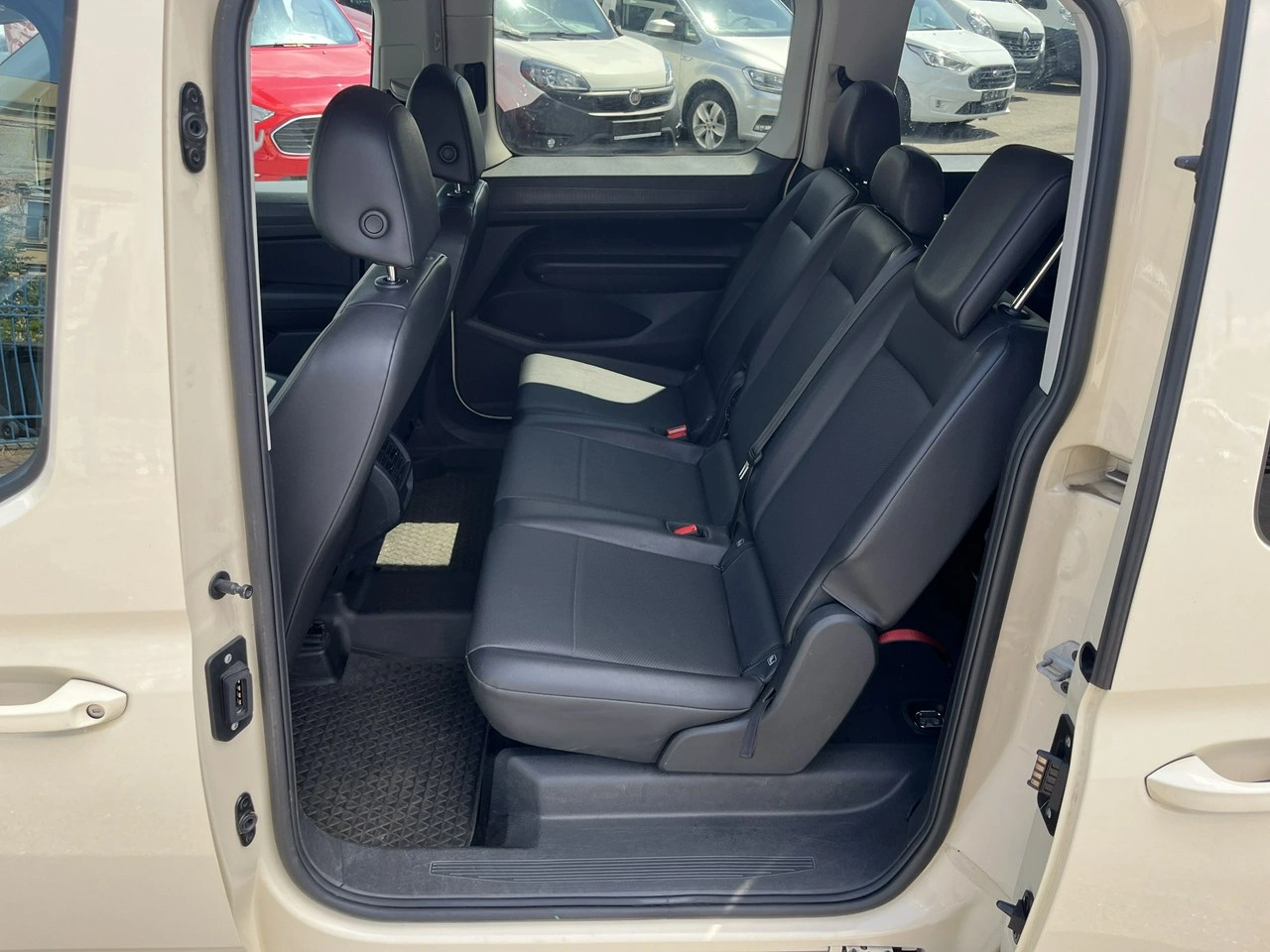 Volkswagen Caddy - Zdjęcie 11