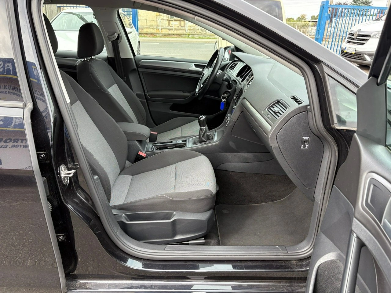 Volkswagen Golf - Zdjęcie 24