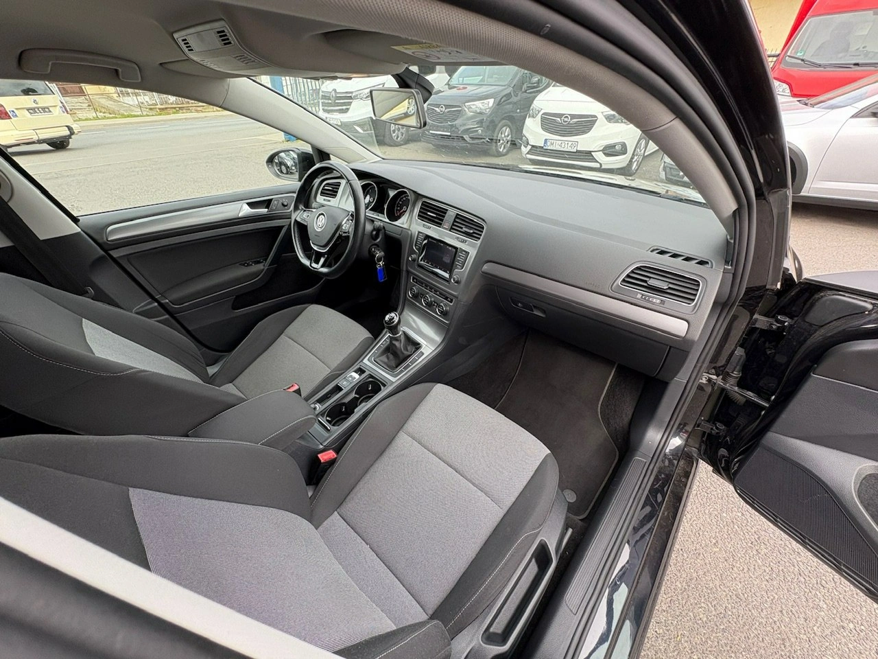 Volkswagen Golf - Zdjęcie 25