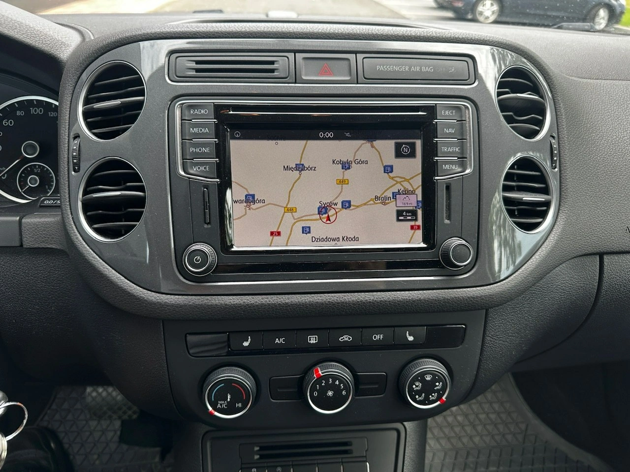 Volkswagen Tiguan - Zdjęcie 16