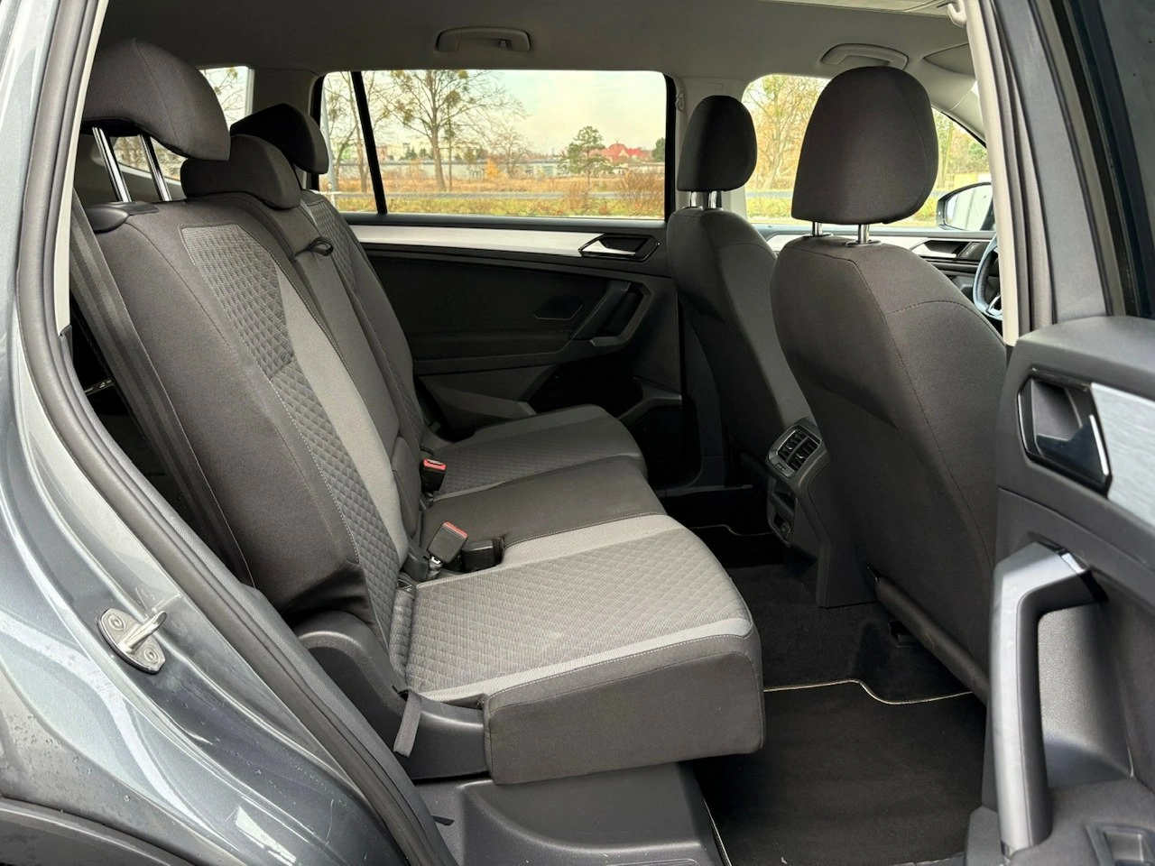 Volkswagen Tiguan Allspace - Zdjęcie 27