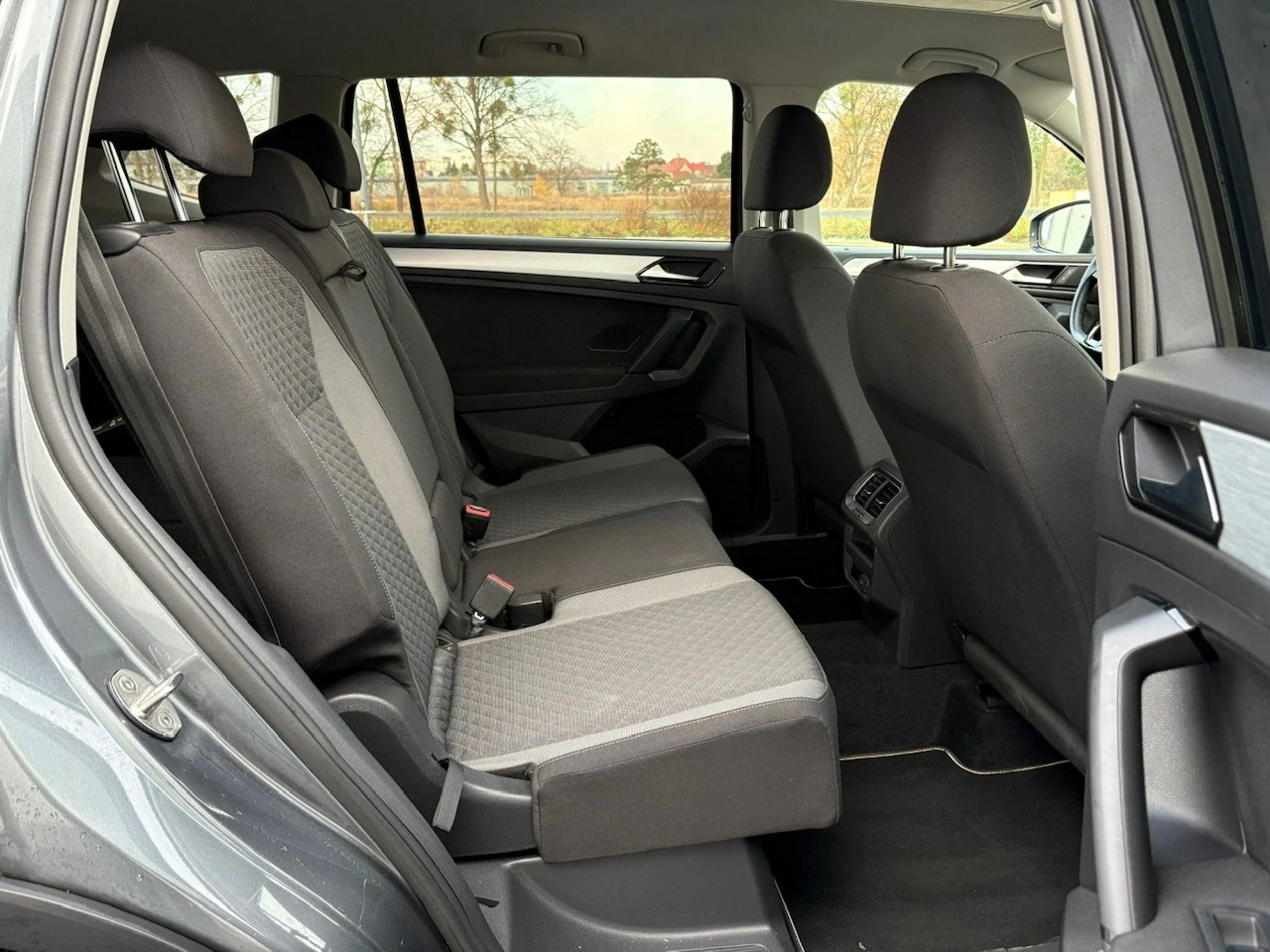 Volkswagen Tiguan Allspace - Zdjęcie 27