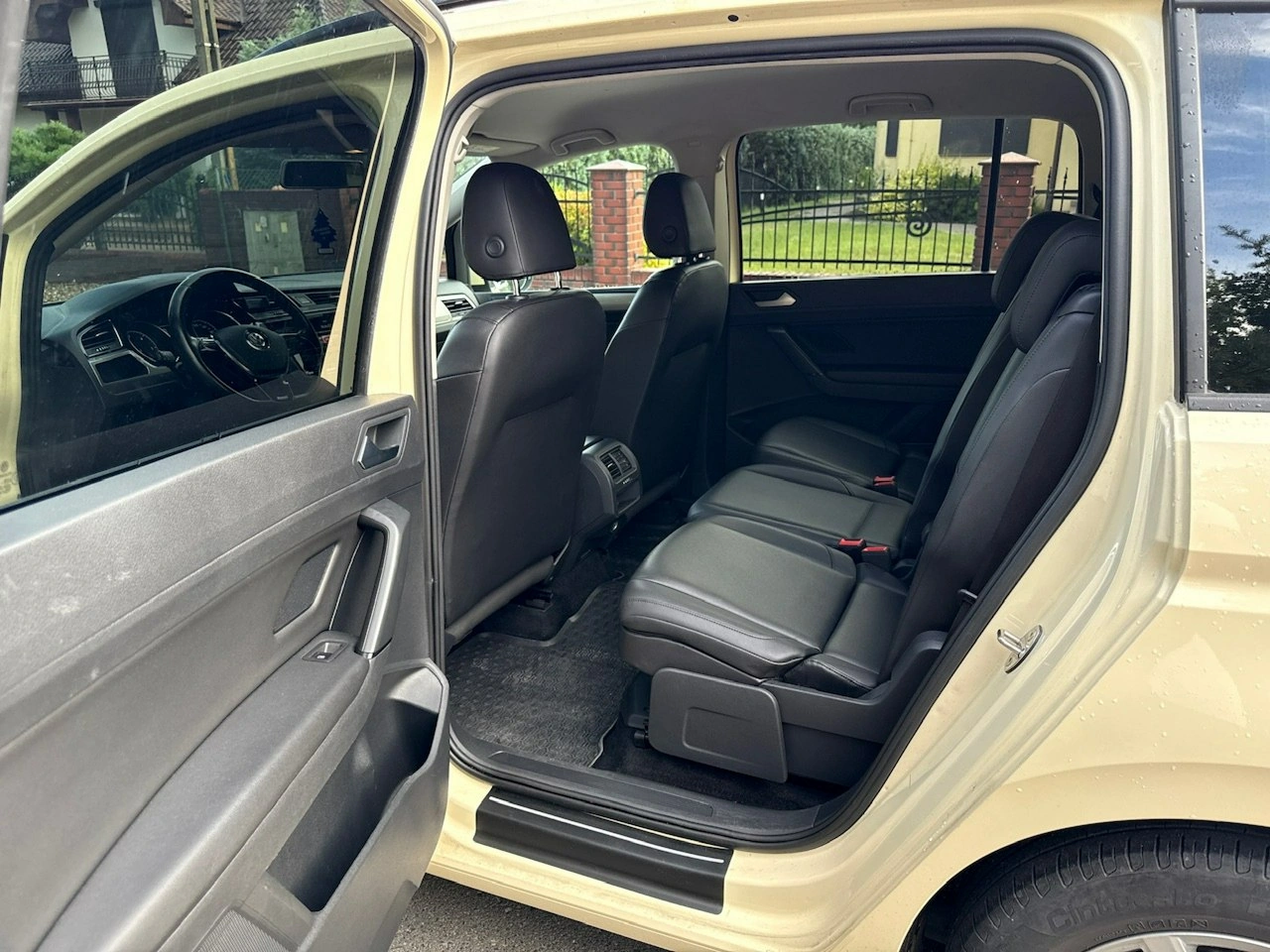 Volkswagen Touran - Zdjęcie 15