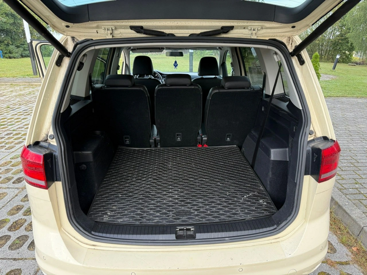 Volkswagen Touran - Zdjęcie 23