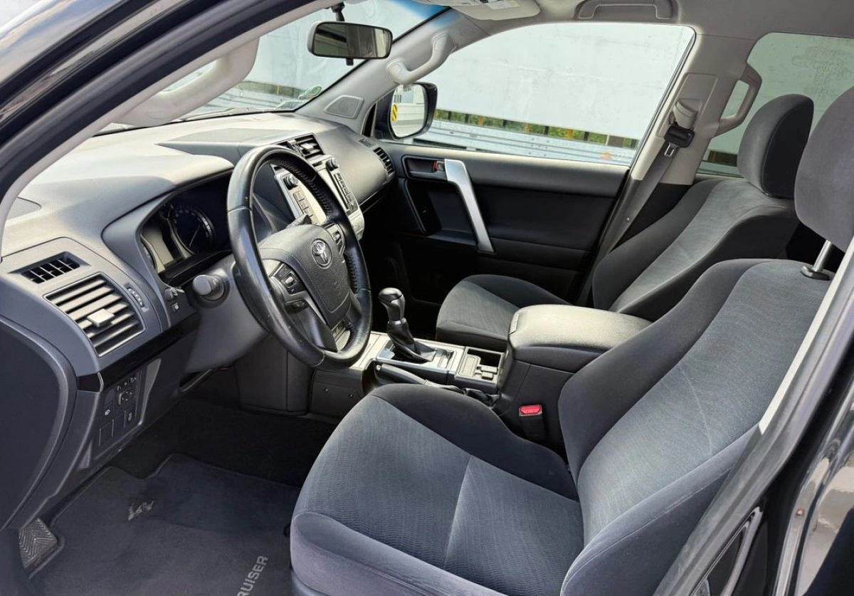 Toyota Land Cruiser - Zdjęcie 13