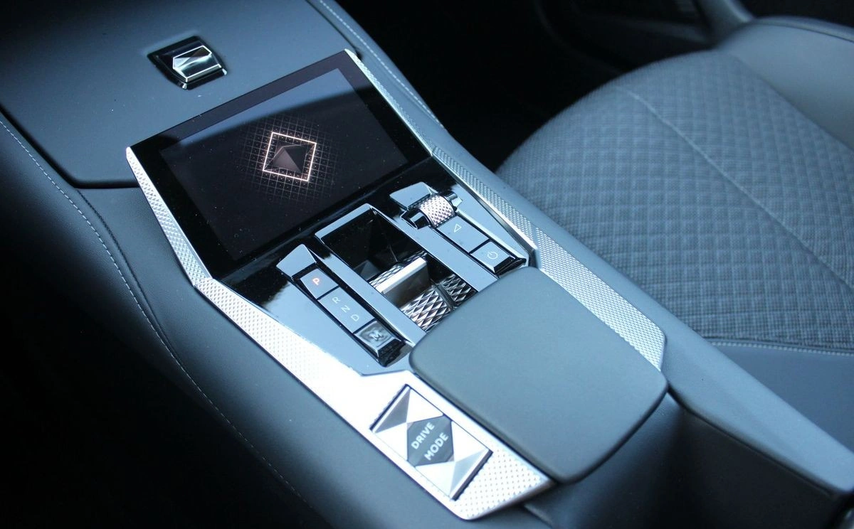 DS Automobiles DS 4 - Zdjęcie 9