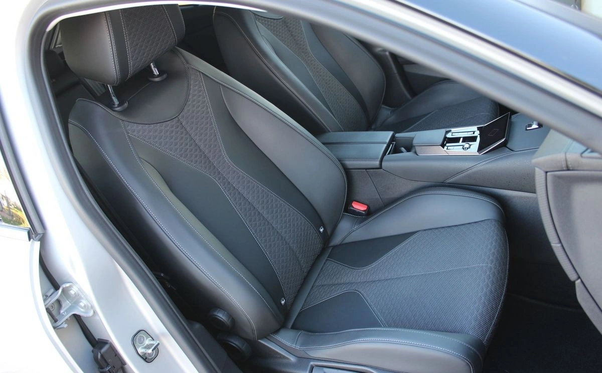 DS Automobiles DS 4 - Zdjęcie 11