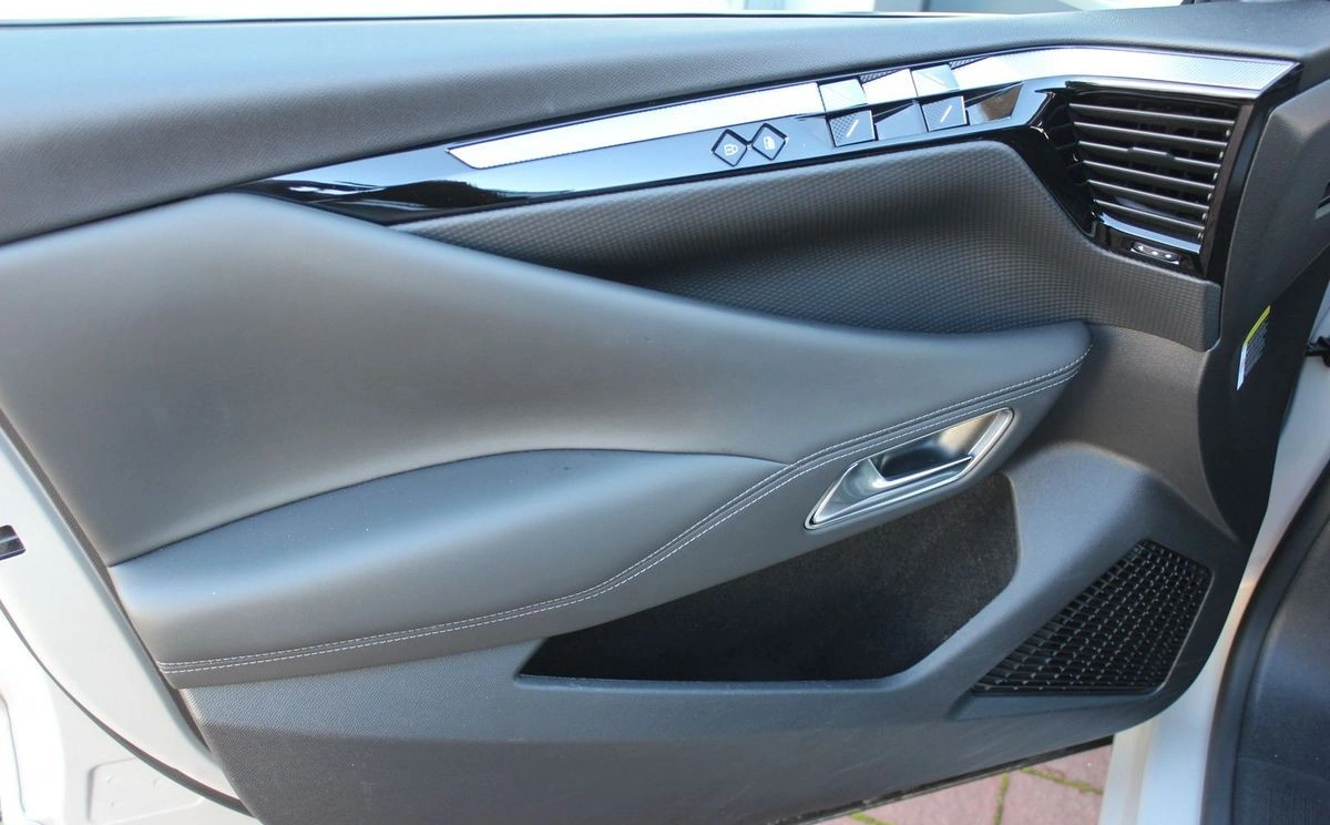 DS Automobiles DS 4 - Zdjęcie 12