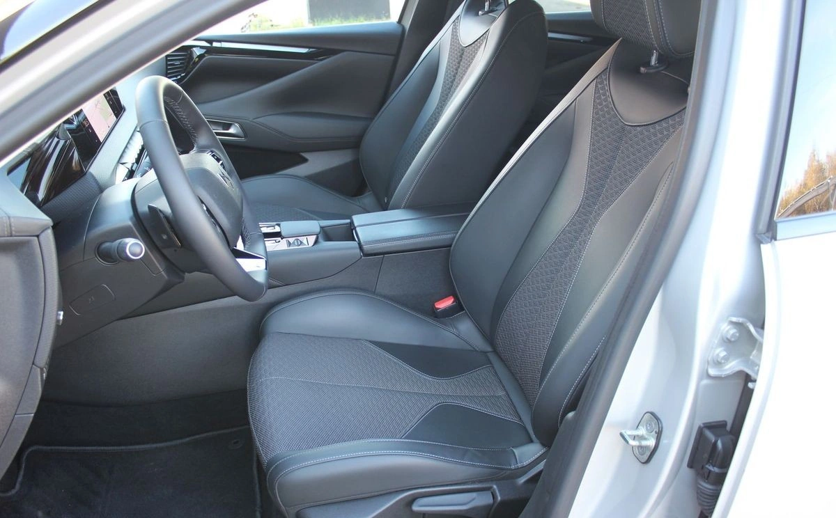 DS Automobiles DS 4 - Zdjęcie 17