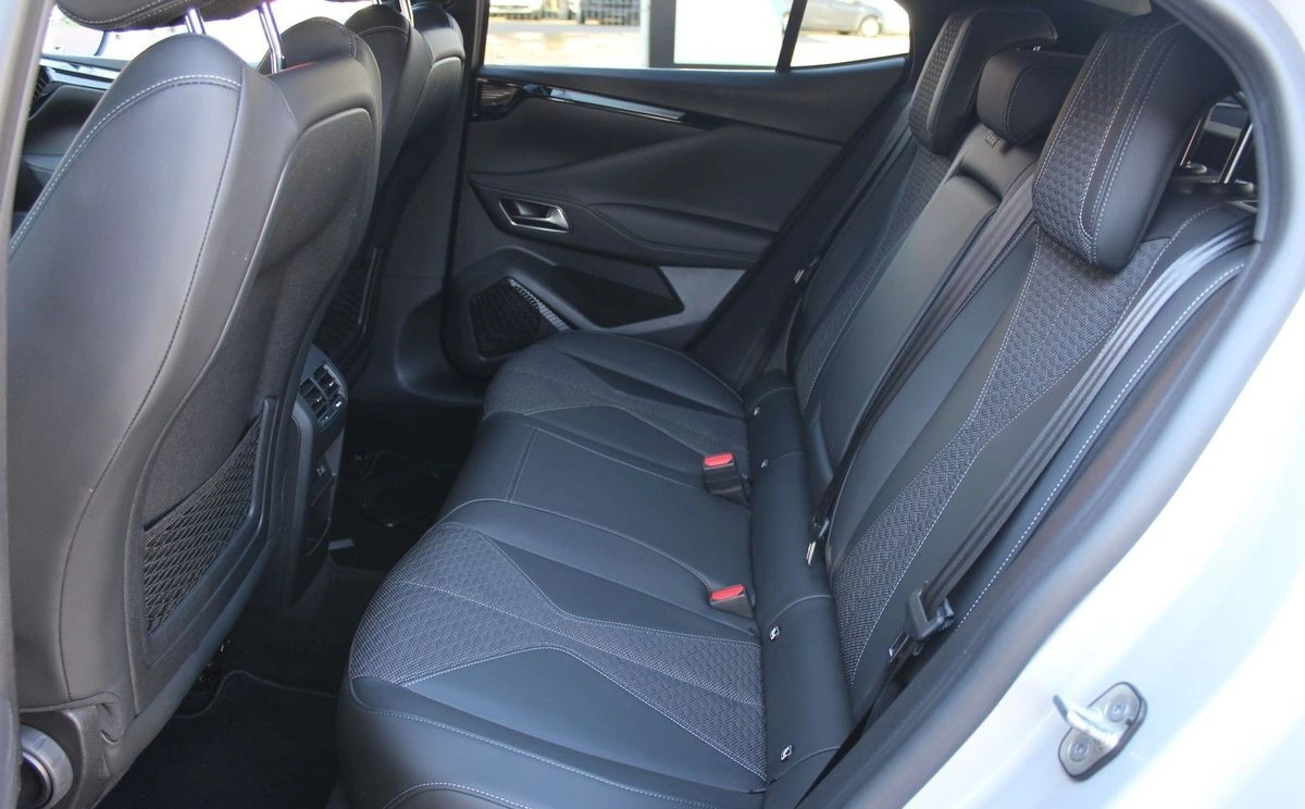 DS Automobiles DS 4 - Zdjęcie 18