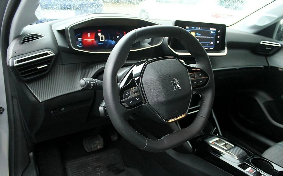 Peugeot 208 - Zdjęcie 2