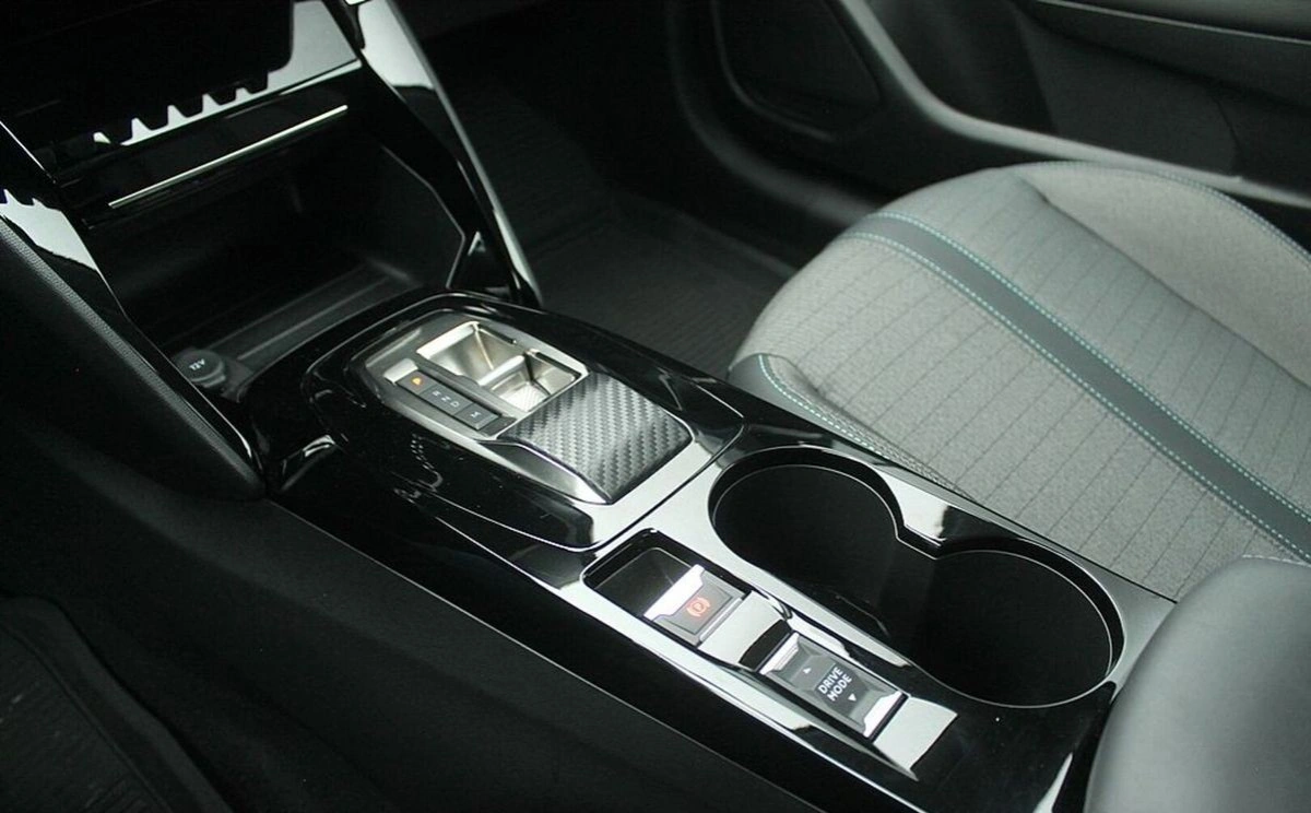 Peugeot 208 - Zdjęcie 9