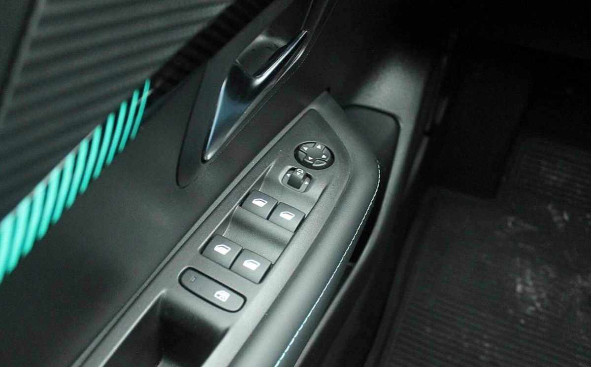 Peugeot 208 - Zdjęcie 11