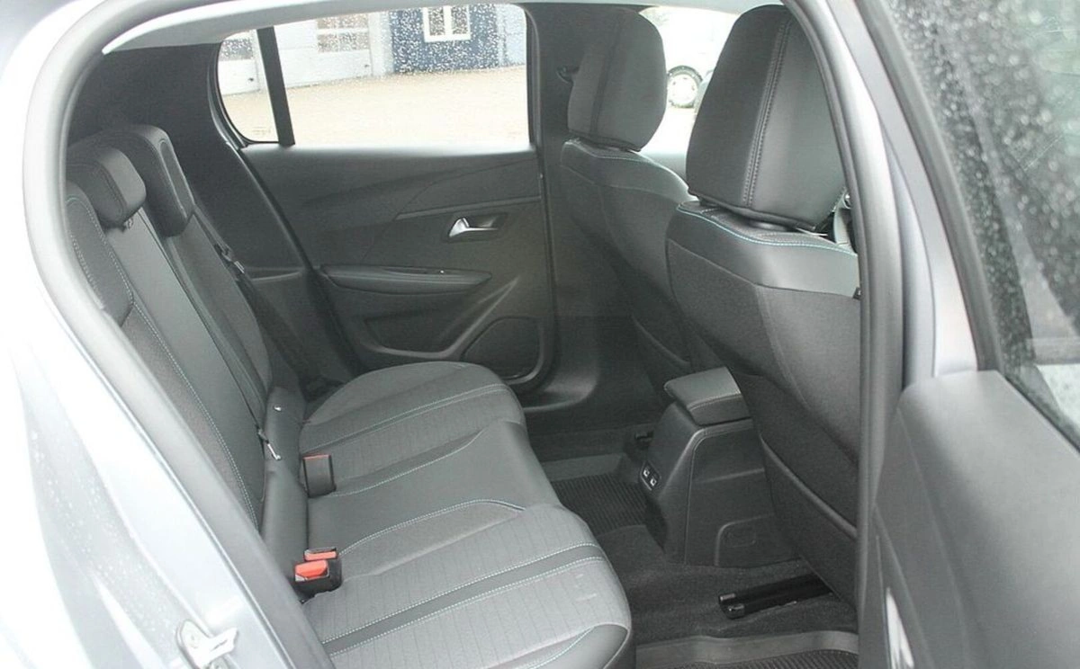 Peugeot 208 - Zdjęcie 12