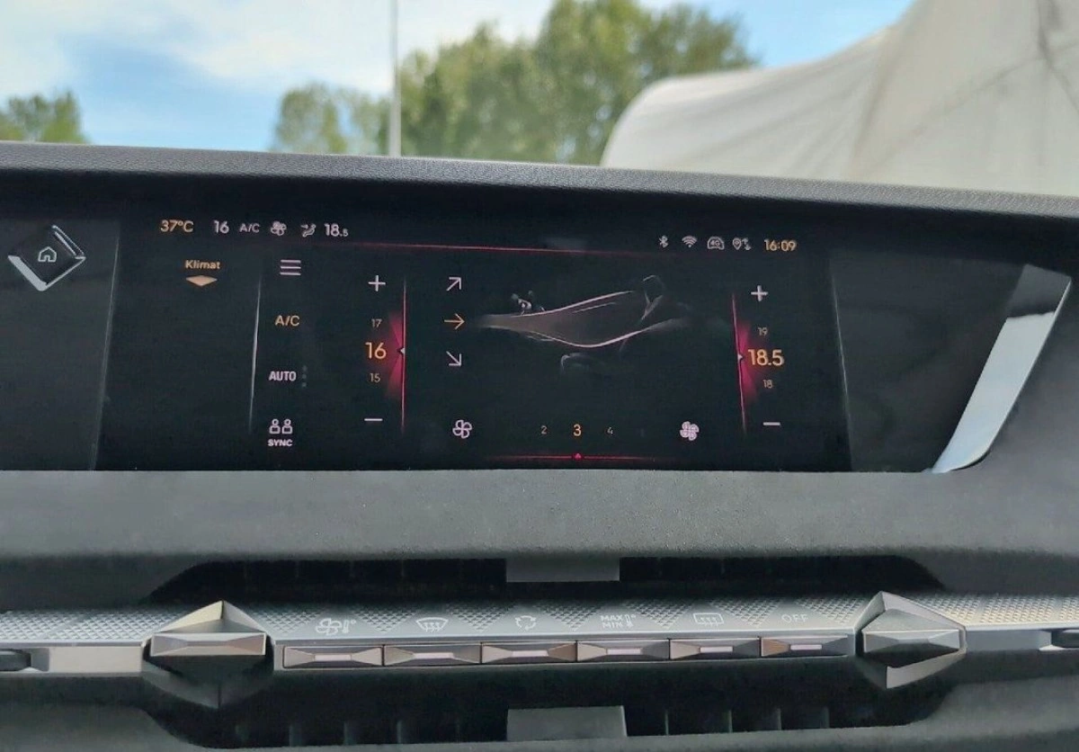 DS Automobiles DS 4 - Zdjęcie 28