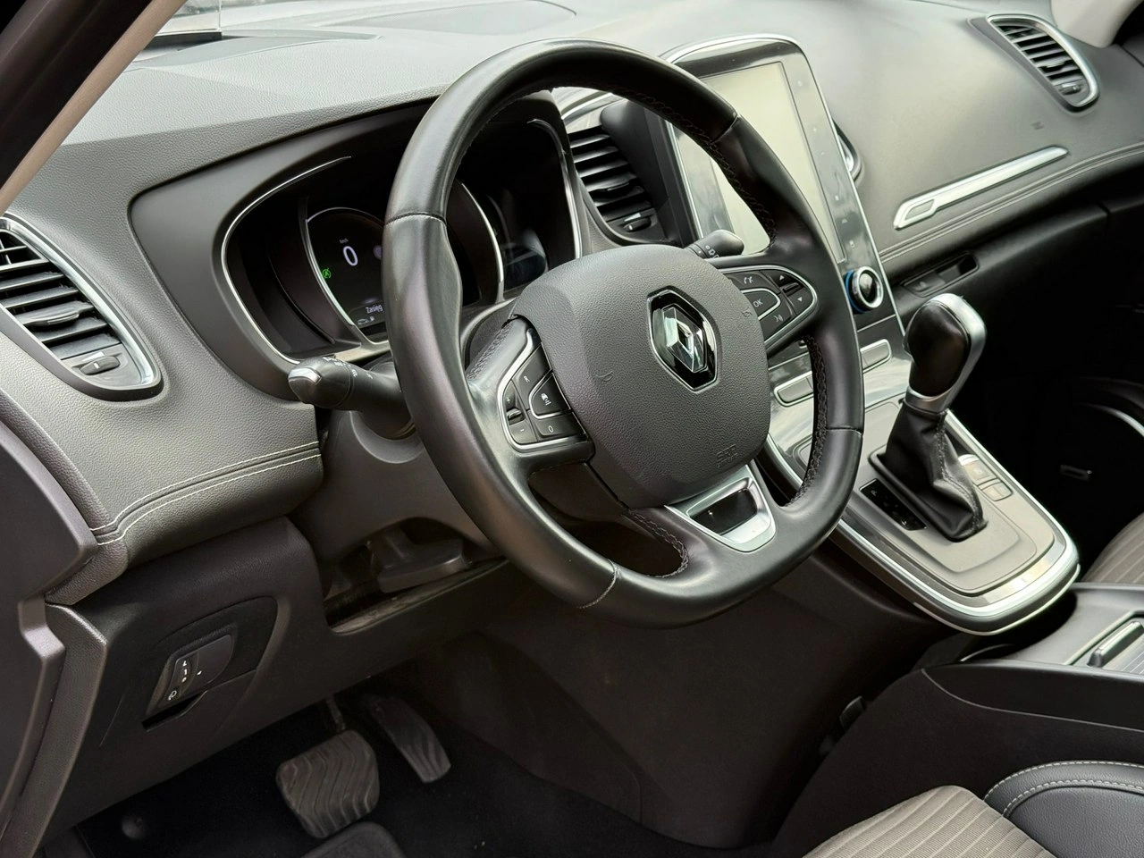 Renault Grand Scenic - Zdjęcie 16