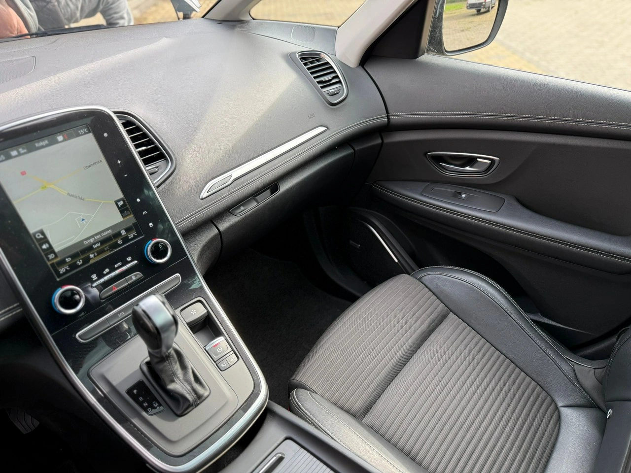 Renault Grand Scenic - Zdjęcie 34